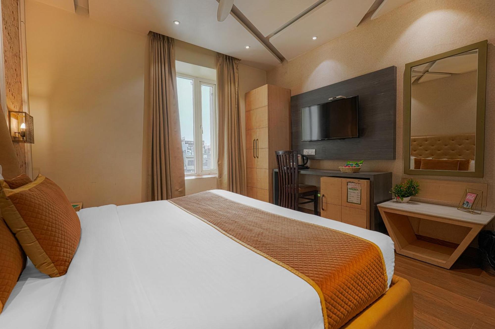 אמריצר Csjs Inn Hotel מראה חיצוני תמונה