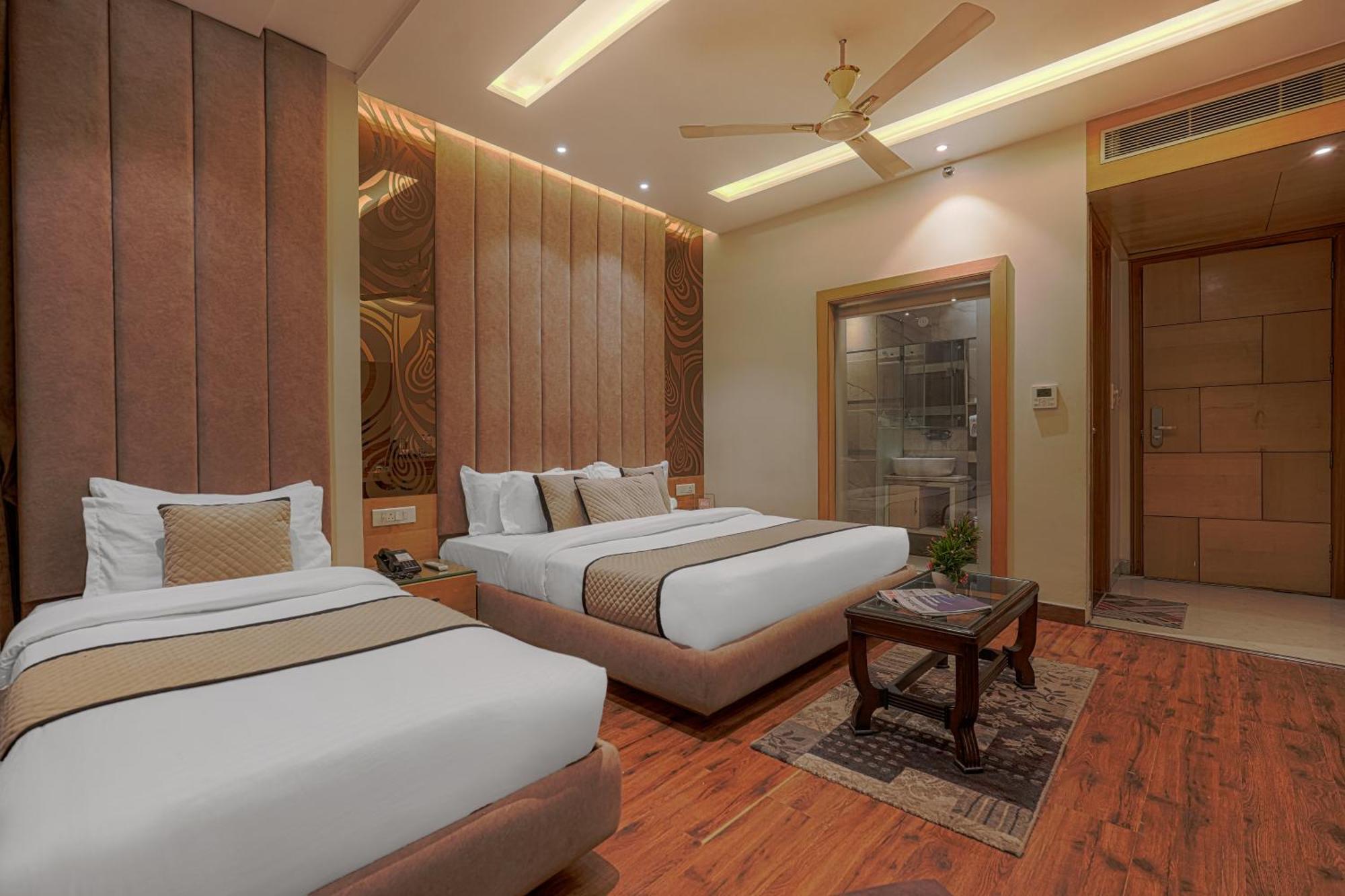 אמריצר Csjs Inn Hotel מראה חיצוני תמונה