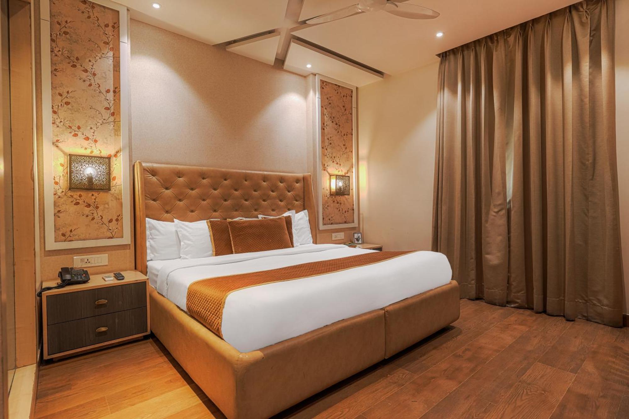 אמריצר Csjs Inn Hotel מראה חיצוני תמונה