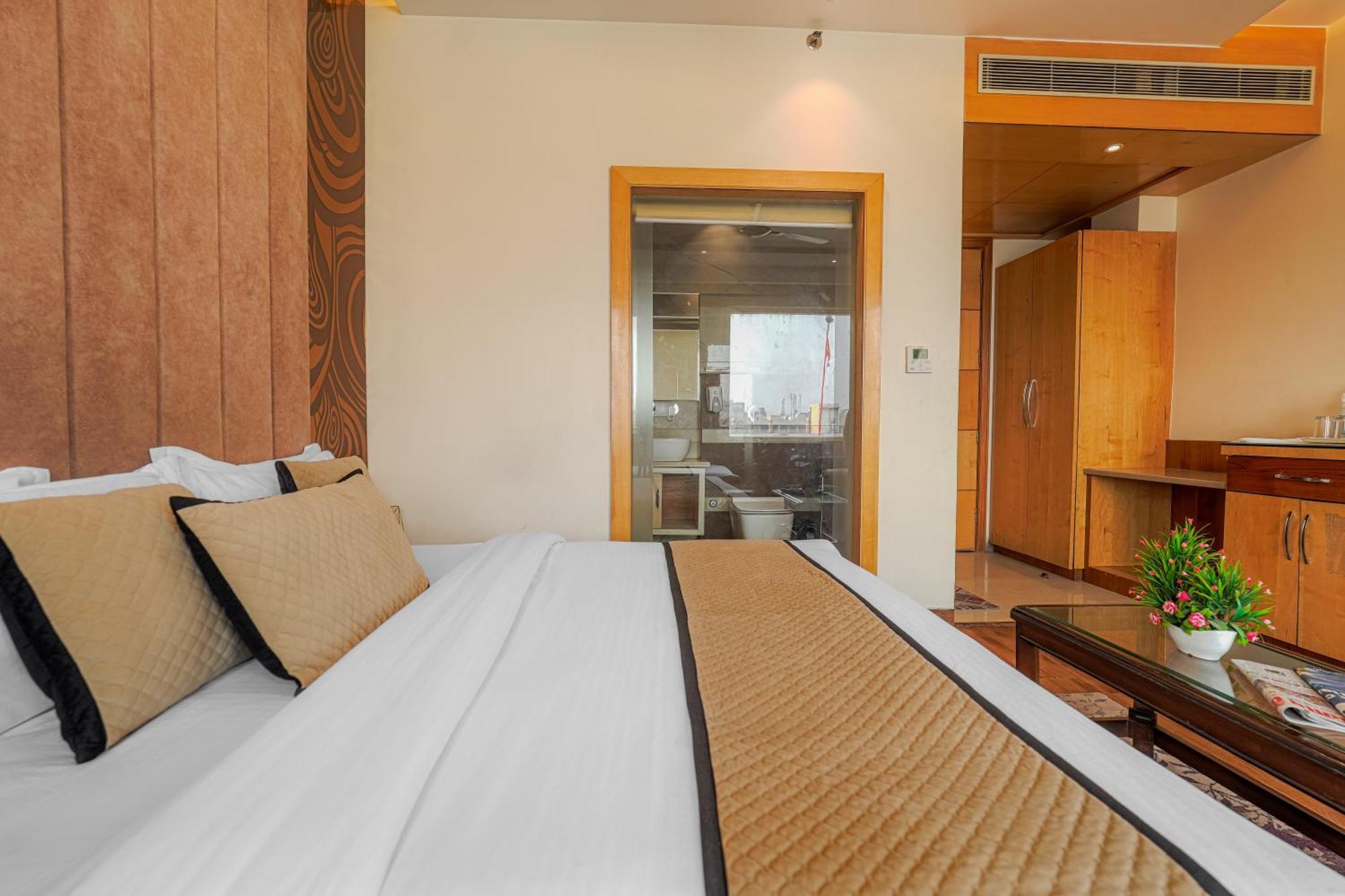 אמריצר Csjs Inn Hotel מראה חיצוני תמונה