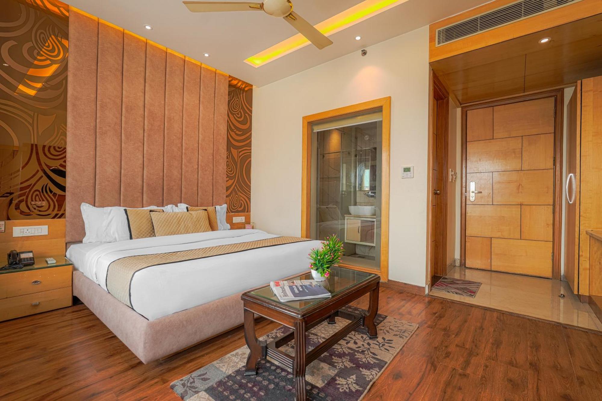 אמריצר Csjs Inn Hotel מראה חיצוני תמונה