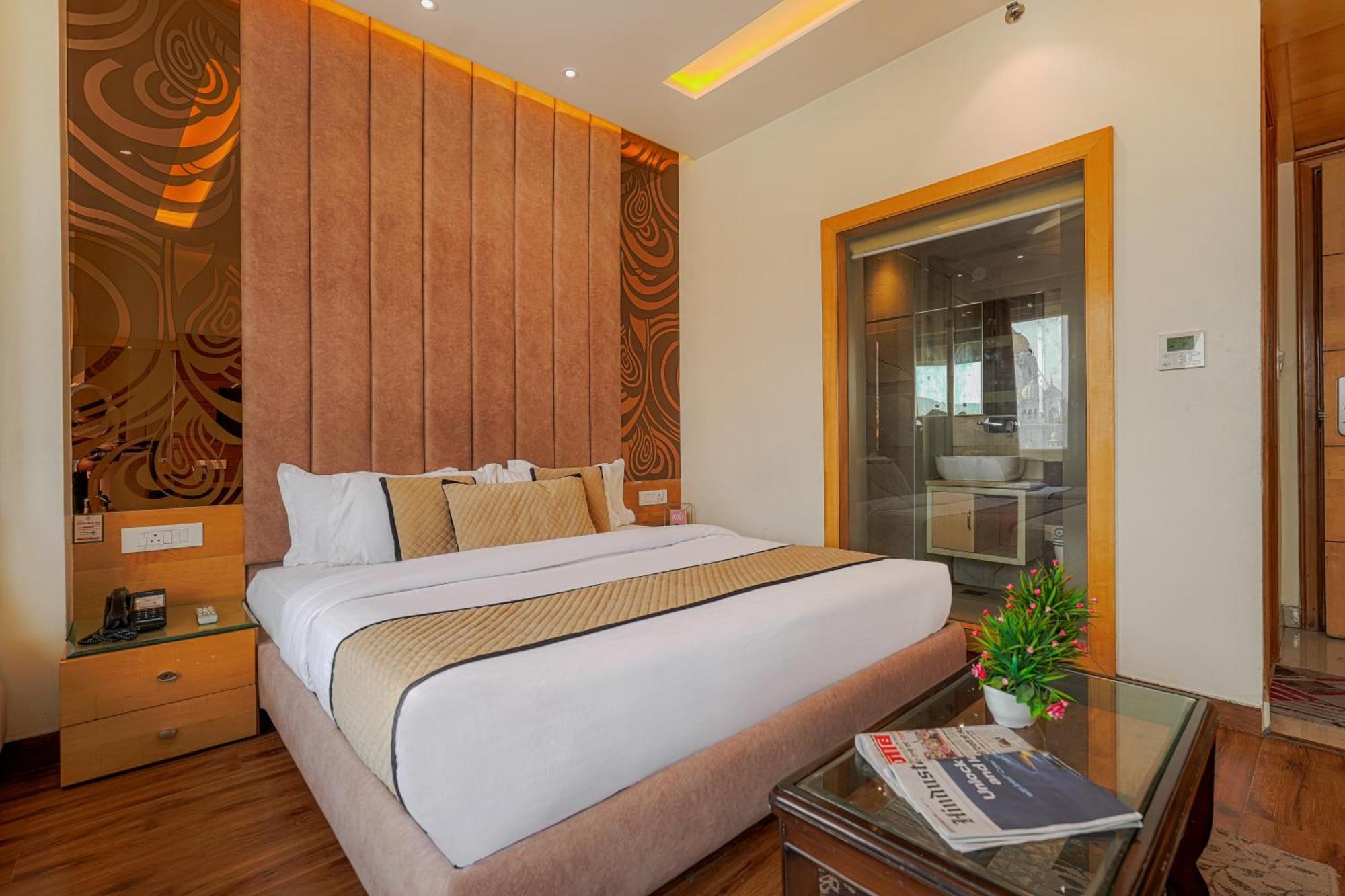 אמריצר Csjs Inn Hotel מראה חיצוני תמונה