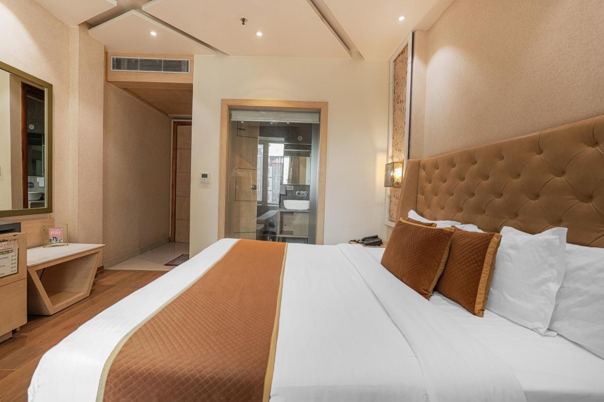 אמריצר Csjs Inn Hotel מראה חיצוני תמונה