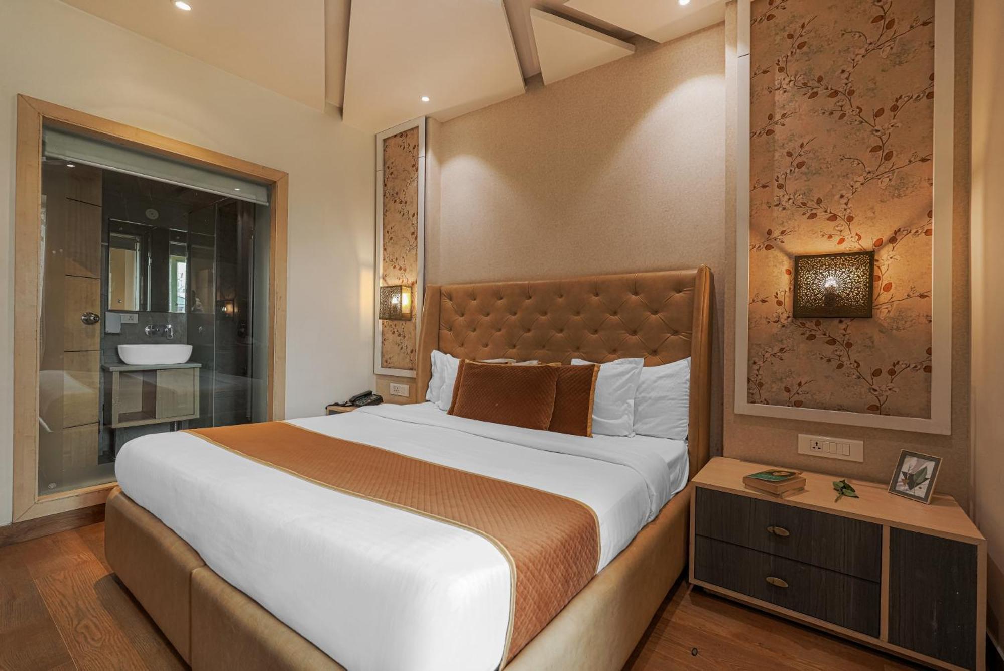 אמריצר Csjs Inn Hotel מראה חיצוני תמונה
