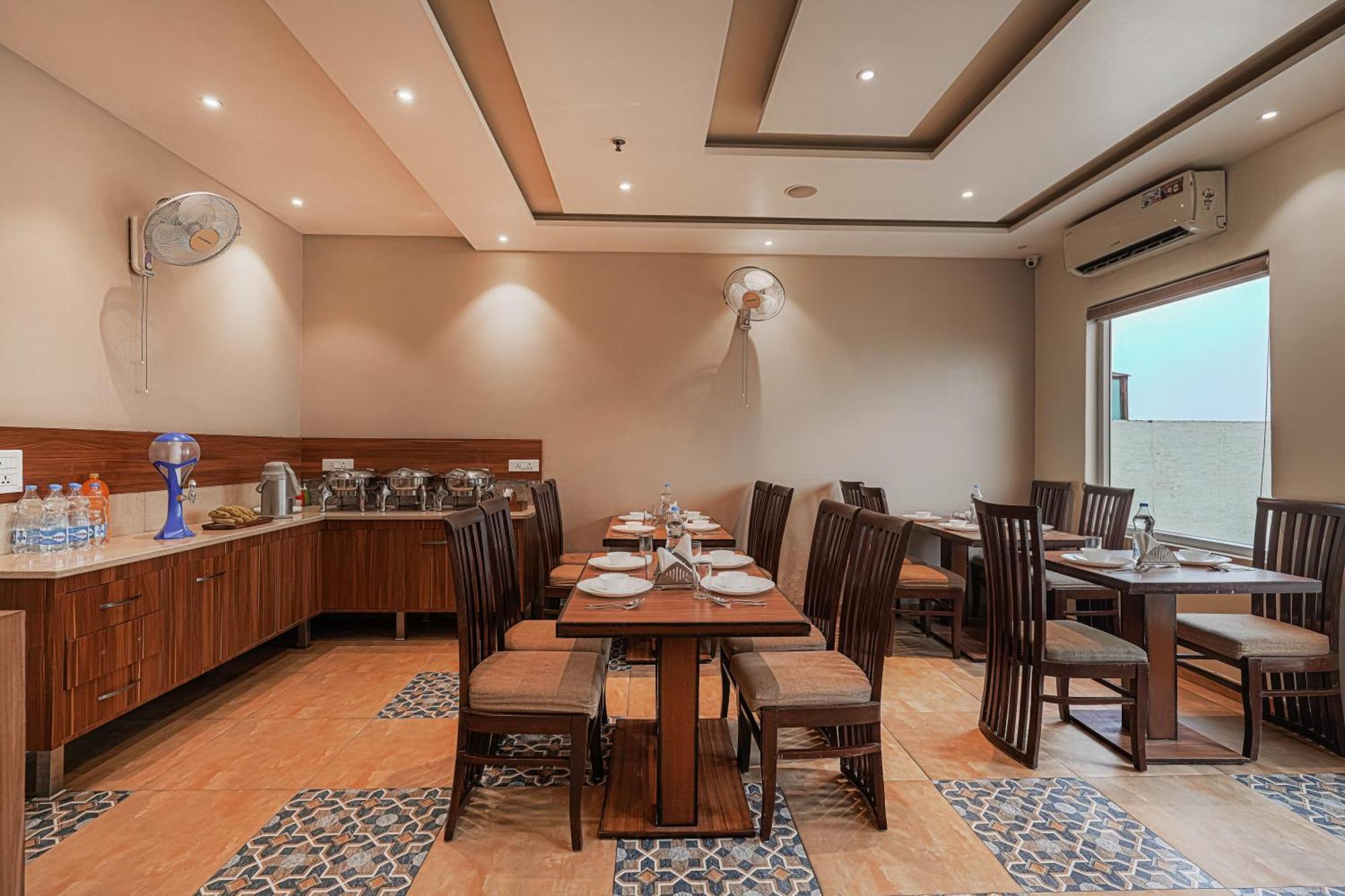 אמריצר Csjs Inn Hotel מראה חיצוני תמונה