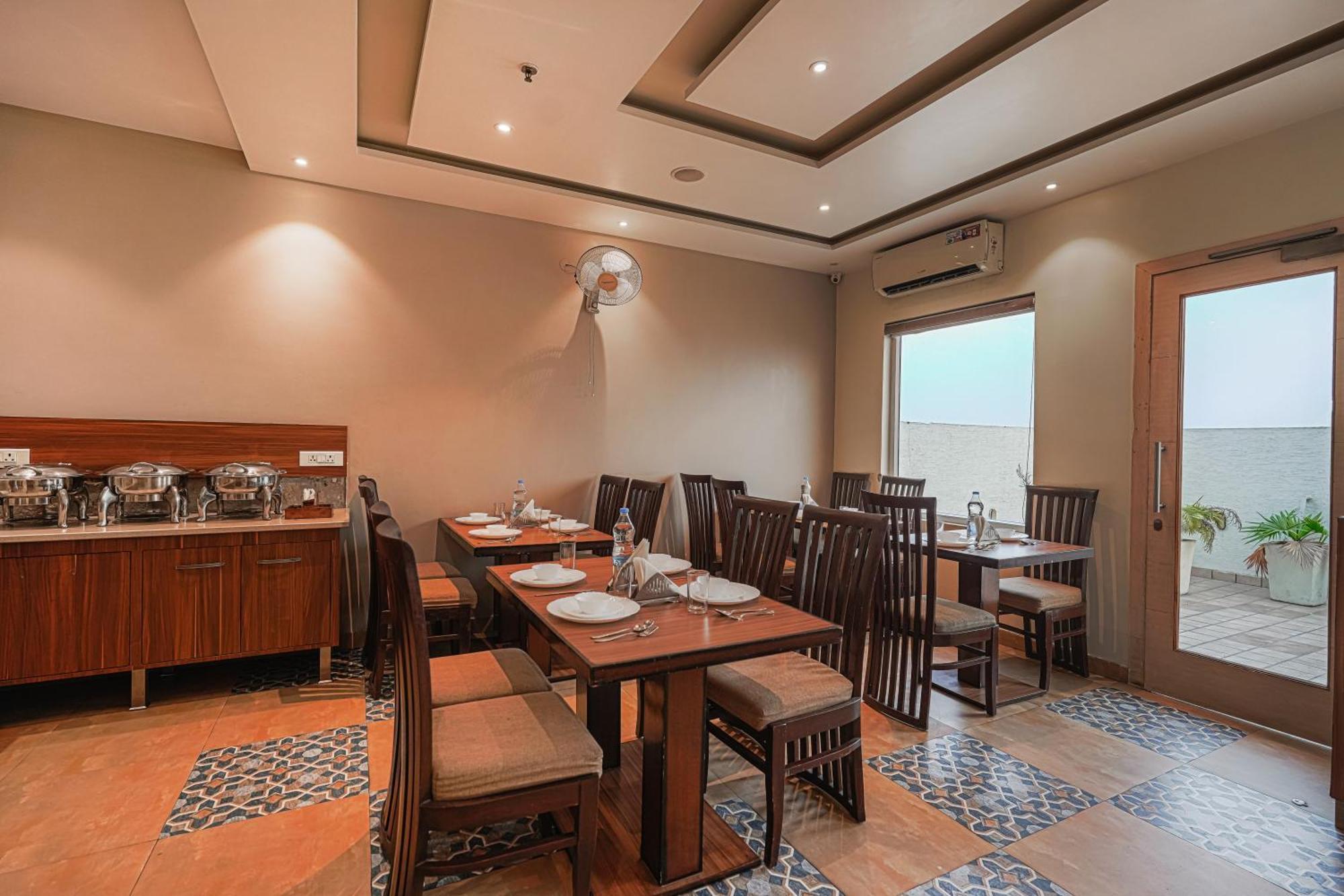אמריצר Csjs Inn Hotel מראה חיצוני תמונה