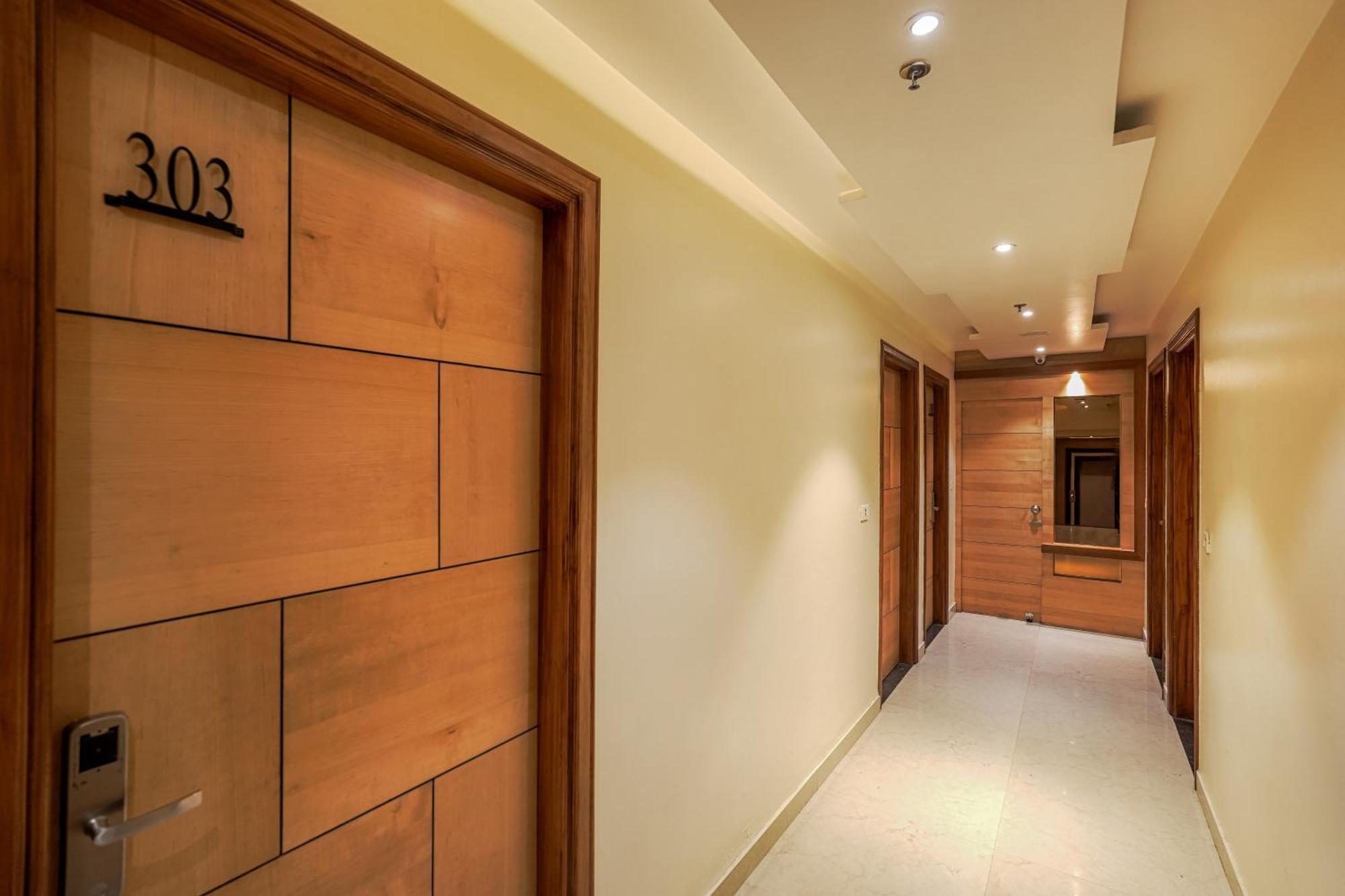 אמריצר Csjs Inn Hotel מראה חיצוני תמונה