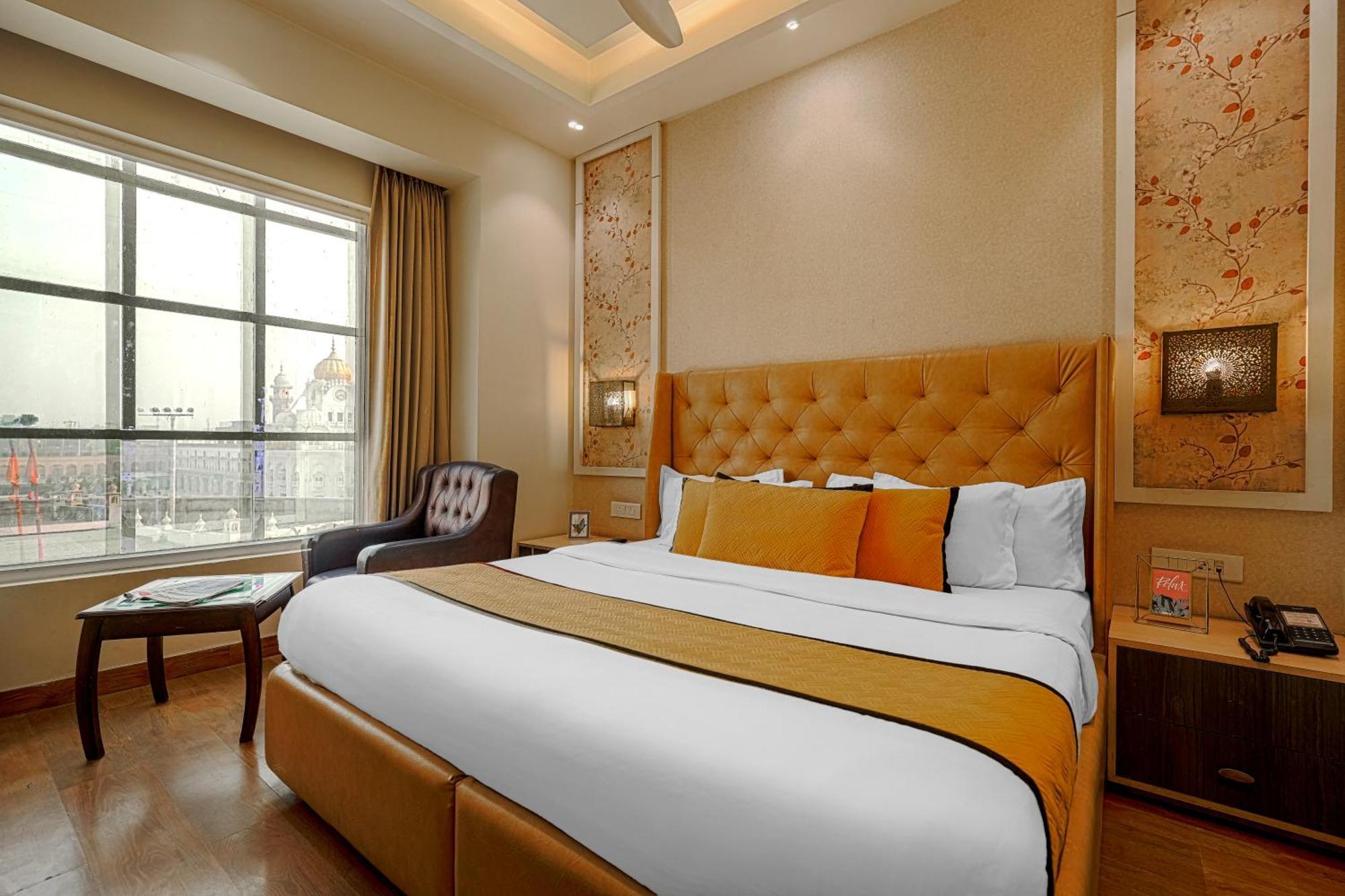 אמריצר Csjs Inn Hotel מראה חיצוני תמונה
