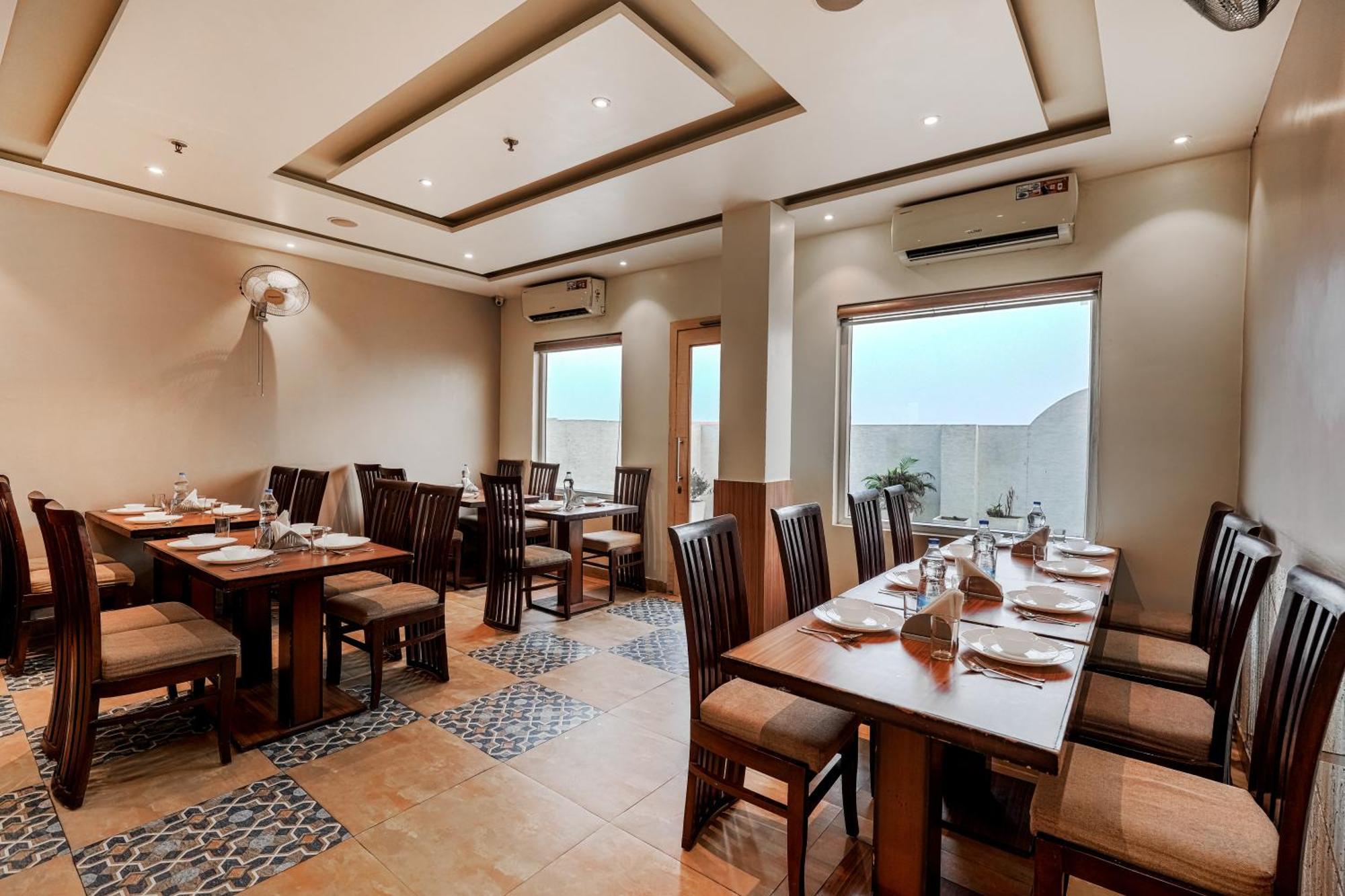 אמריצר Csjs Inn Hotel מראה חיצוני תמונה