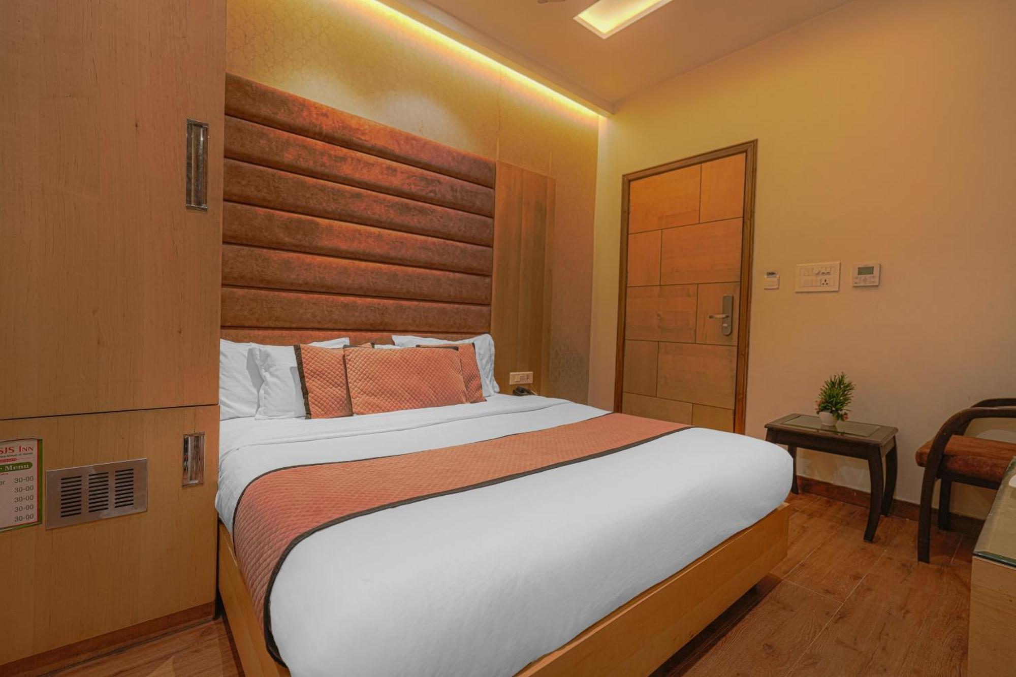 אמריצר Csjs Inn Hotel מראה חיצוני תמונה