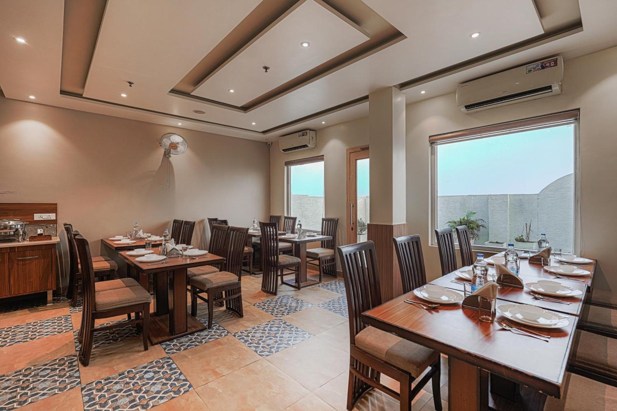 אמריצר Csjs Inn Hotel מראה חיצוני תמונה