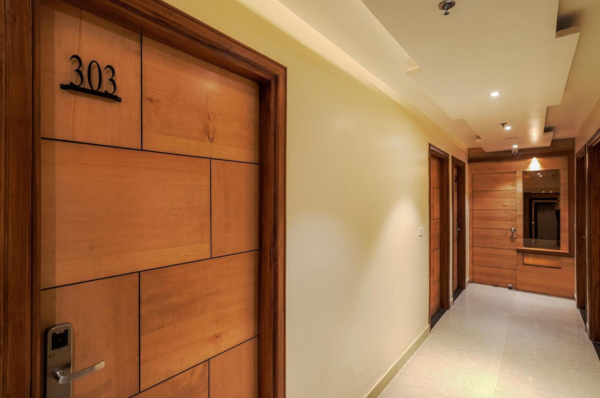 אמריצר Csjs Inn Hotel מראה חיצוני תמונה